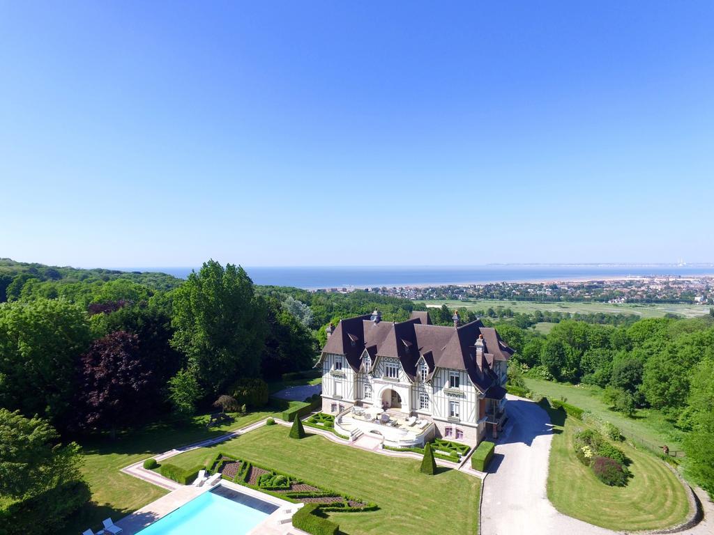 Manoir De Benerville Panzió Deauville Kültér fotó