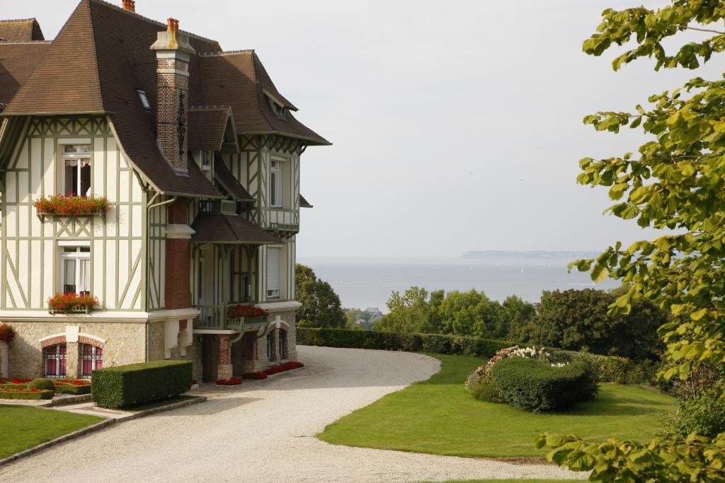 Manoir De Benerville Panzió Deauville Kültér fotó