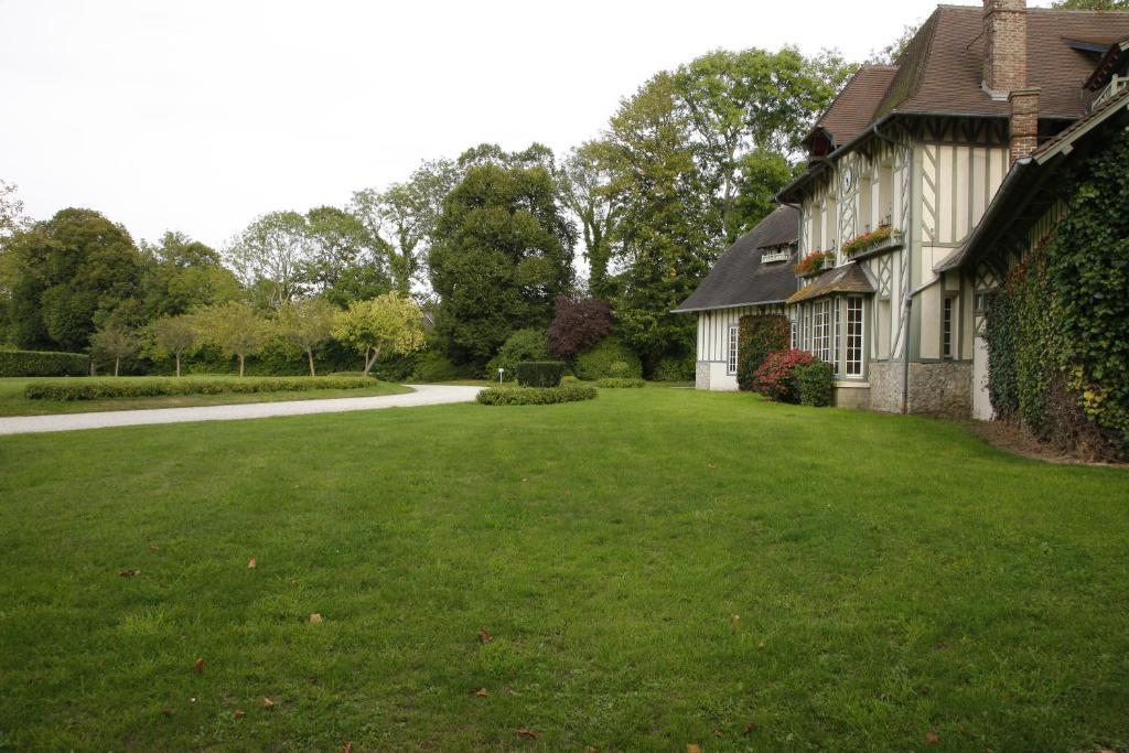Manoir De Benerville Panzió Deauville Kültér fotó