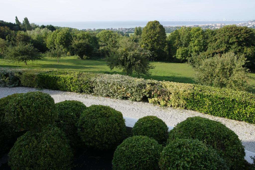 Manoir De Benerville Panzió Deauville Kültér fotó